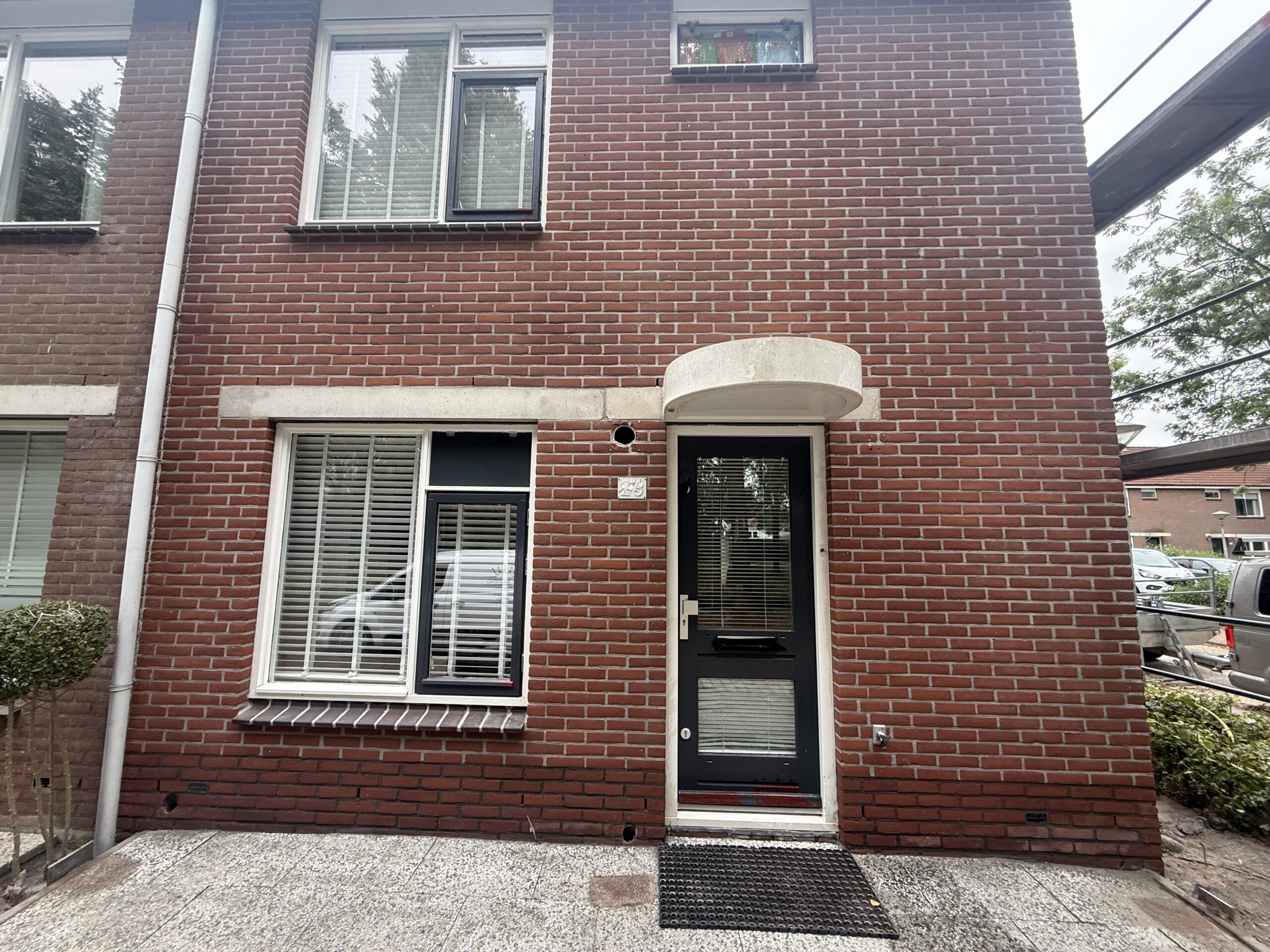 Voegwerk aan woning en tuinmuur · Project 2