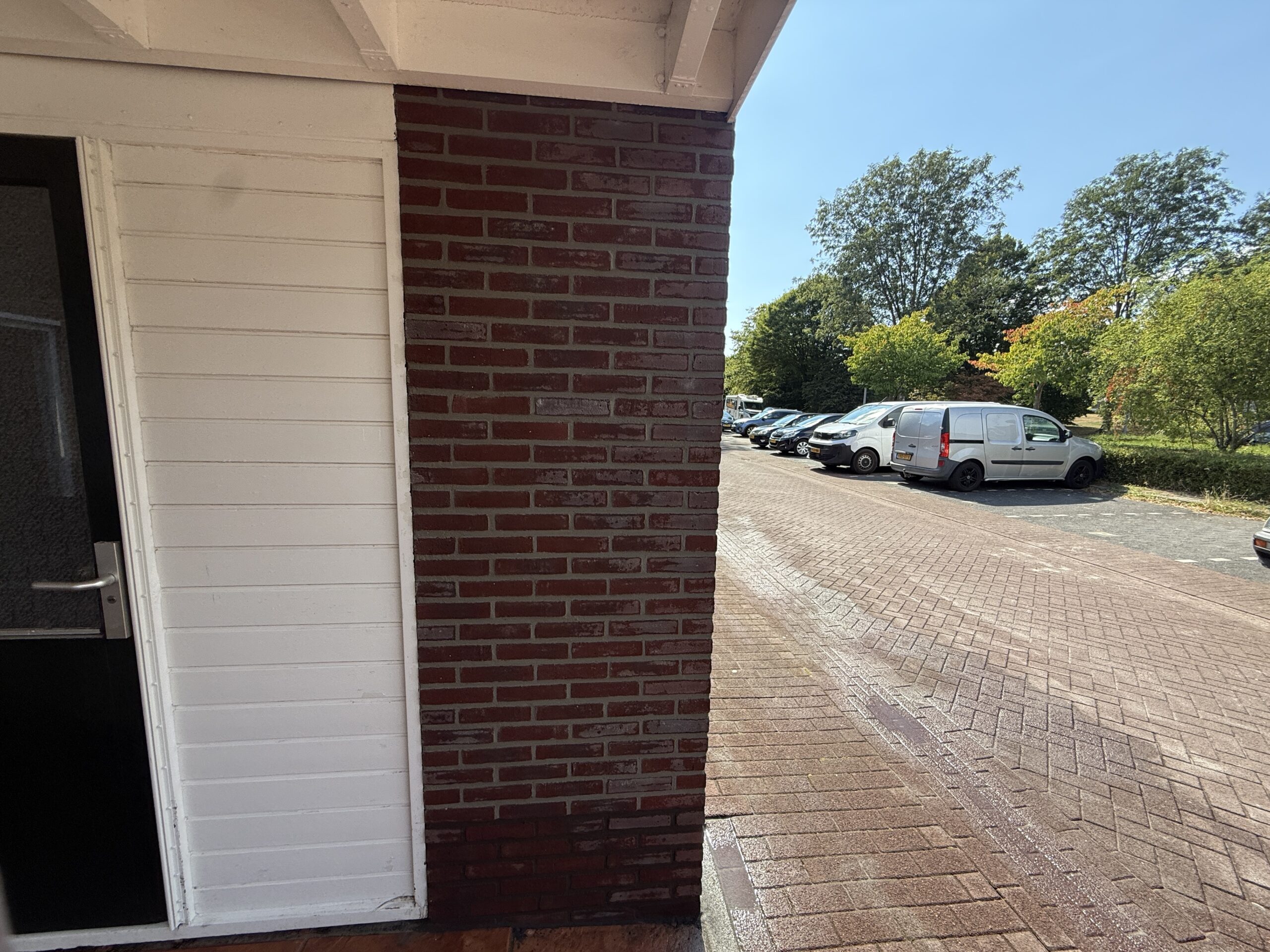 Gerenoveerde gevel met vernieuwd voegwerk